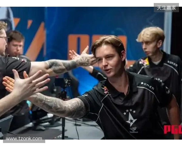 飞踹座椅染红!玉昆官方:门将教练米克尔造成恶劣影响,罚款2万 飞踹座椅染红!玉昆官方:门将教练米克尔造成恶劣影响,罚款2万